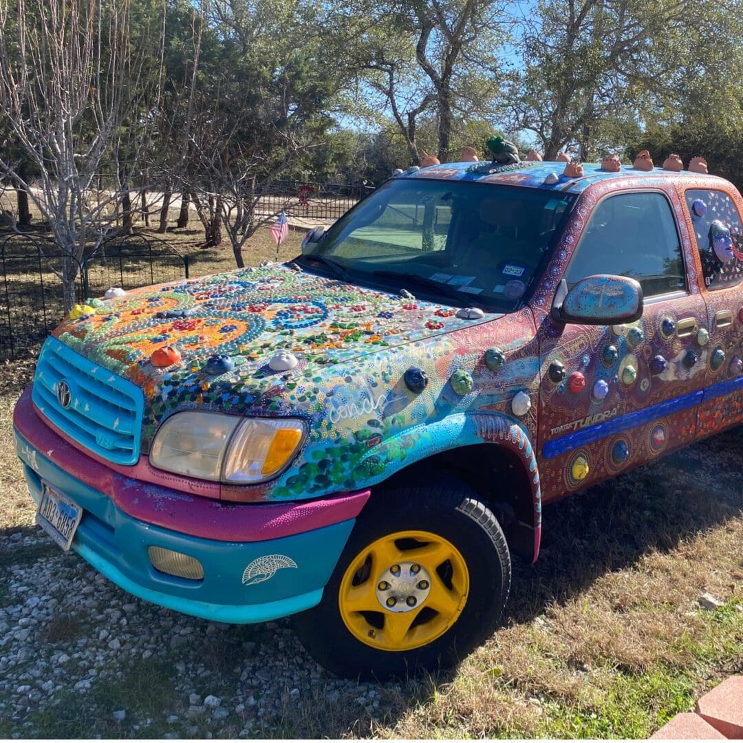 A car that is painted with many different colors.